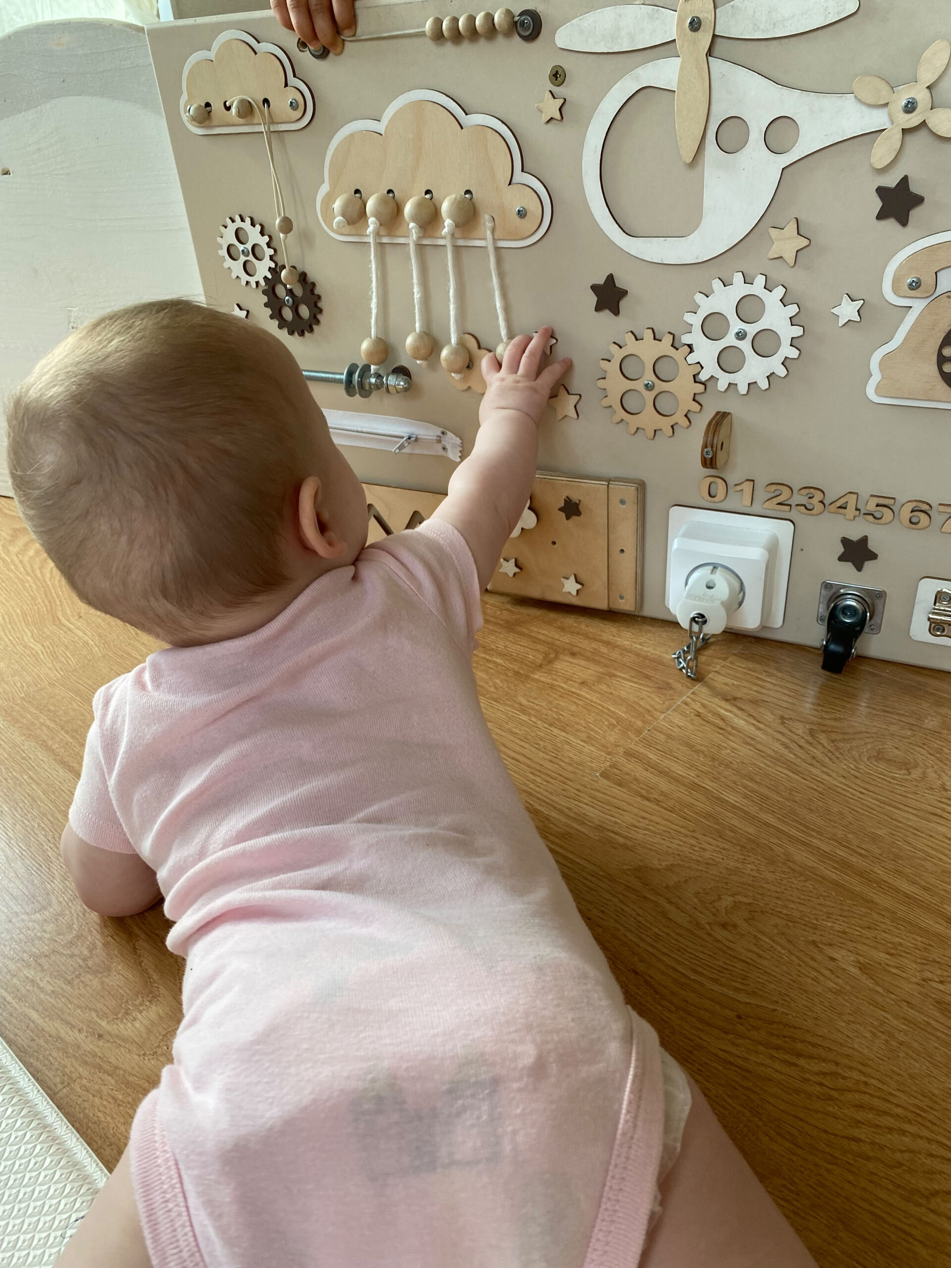Spielwand für die Babys
